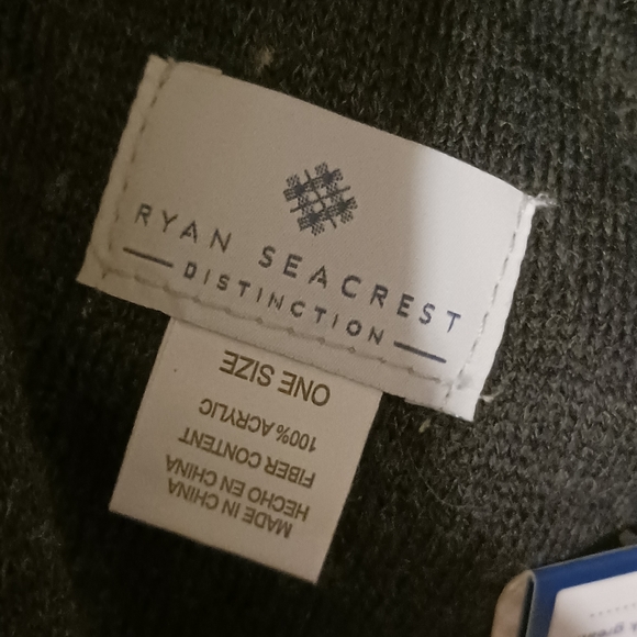 NWT! Men's Scarf (Ryan Seacrest) - Picture 9 of 10